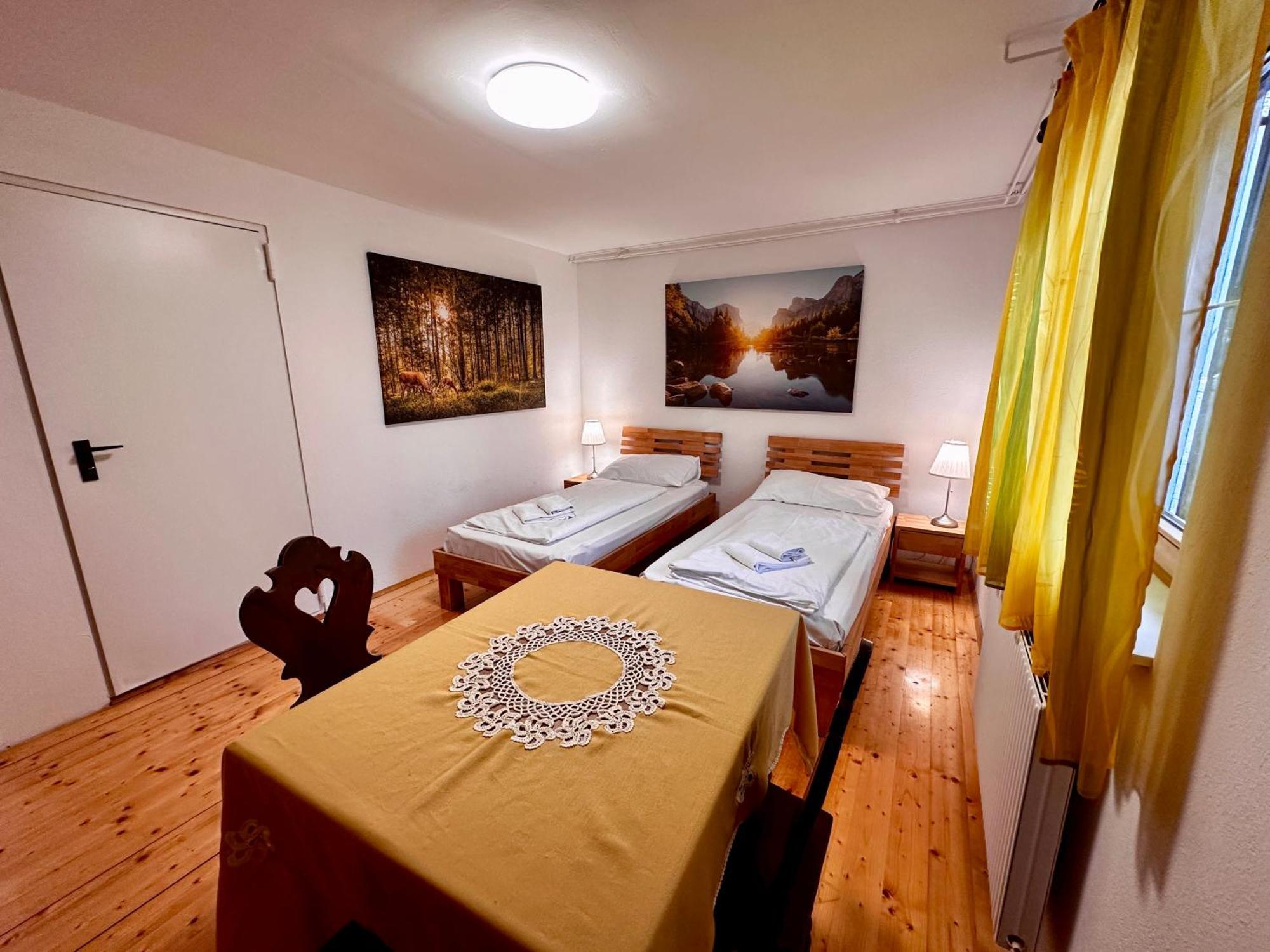 Ferienhaus Ajo Apartments - Family House With Free Parking - Self-Check-In